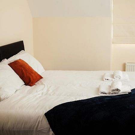 Avril Warwickshire Home Stay Нанитон Экстерьер фото