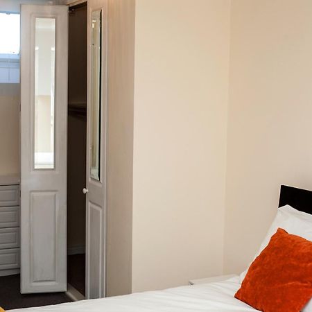 Avril Warwickshire Home Stay Нанитон Экстерьер фото