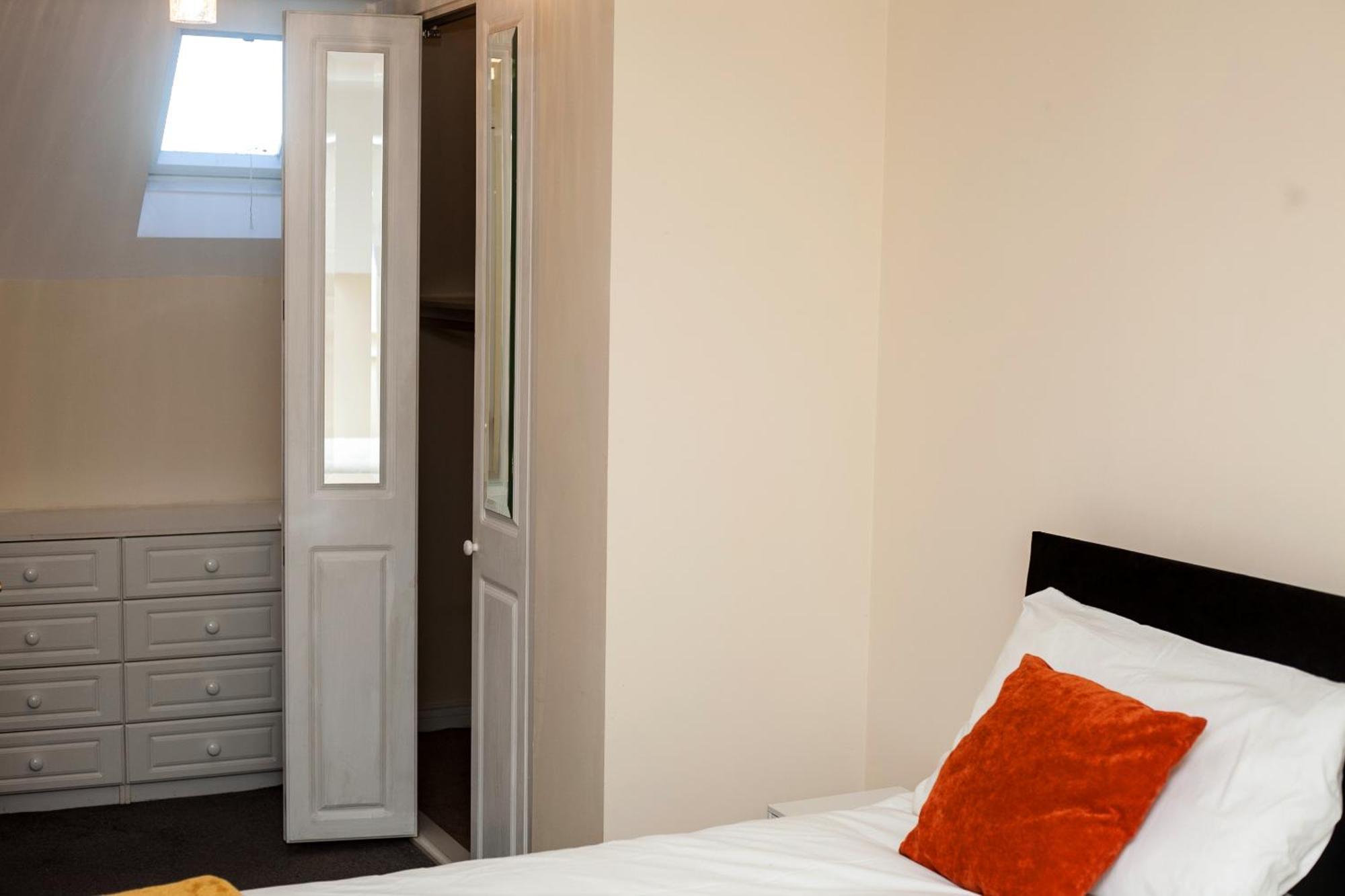 Avril Warwickshire Home Stay Нанитон Экстерьер фото