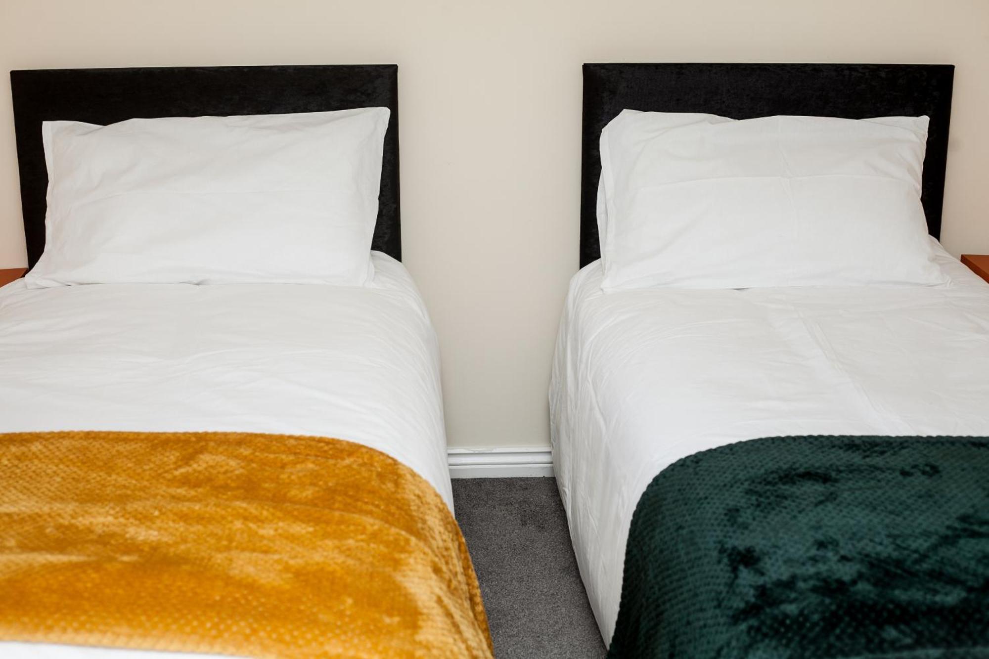 Avril Warwickshire Home Stay Нанитон Экстерьер фото