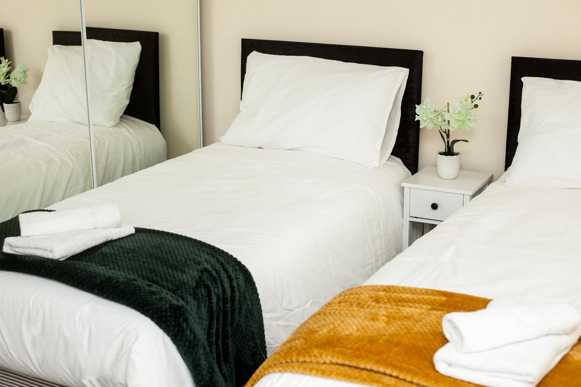 Avril Warwickshire Home Stay Нанитон Экстерьер фото