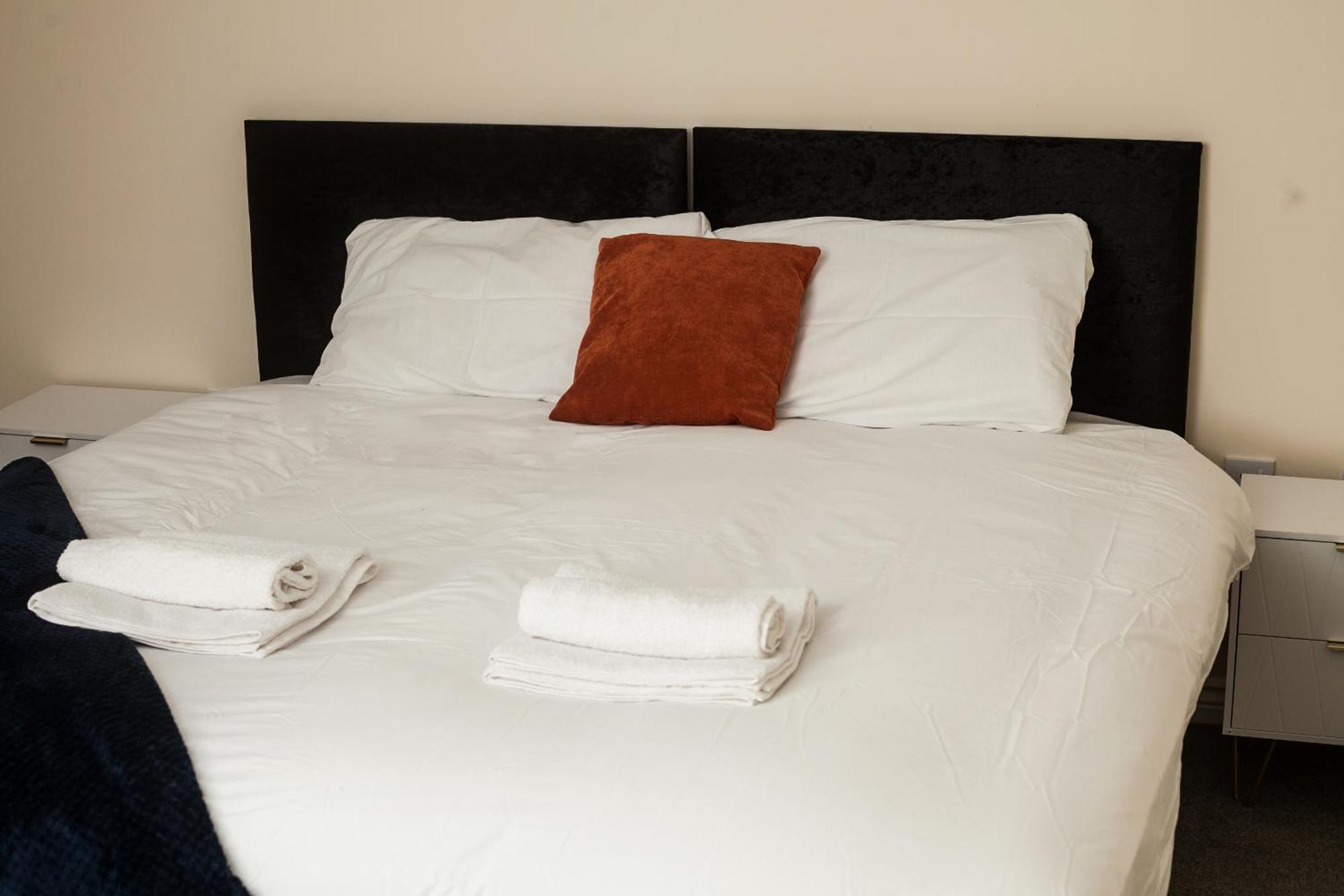 Avril Warwickshire Home Stay Нанитон Экстерьер фото