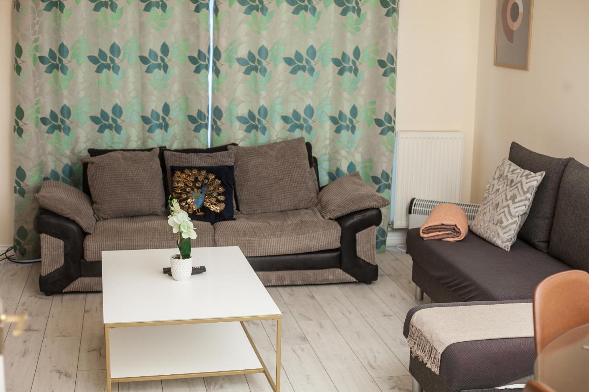 Avril Warwickshire Home Stay Нанитон Экстерьер фото