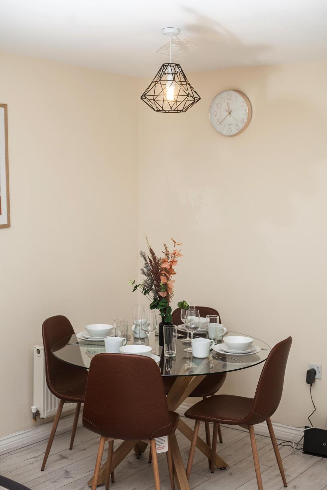 Avril Warwickshire Home Stay Нанитон Экстерьер фото